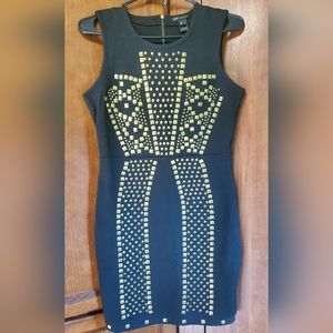 NWOT - Flattering & comfortable! Size SMALL